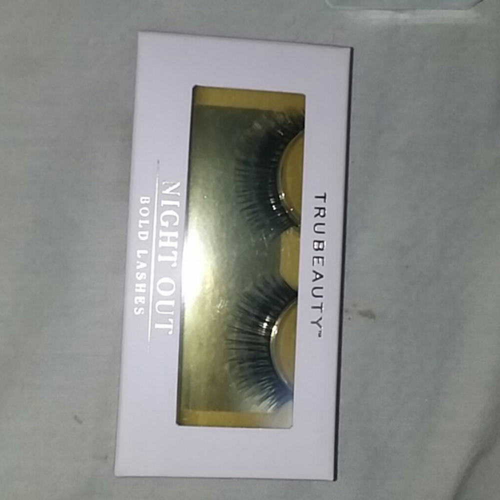 Unlisted makeup - Picture 2 of 8